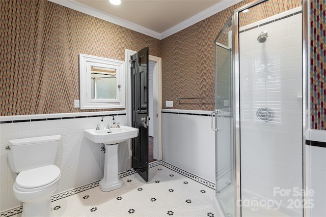 31 Busbee Rd, Asheville, NC 28803 - full bath with toilet, wallpapered walls, ornamental molding, and wainscoting