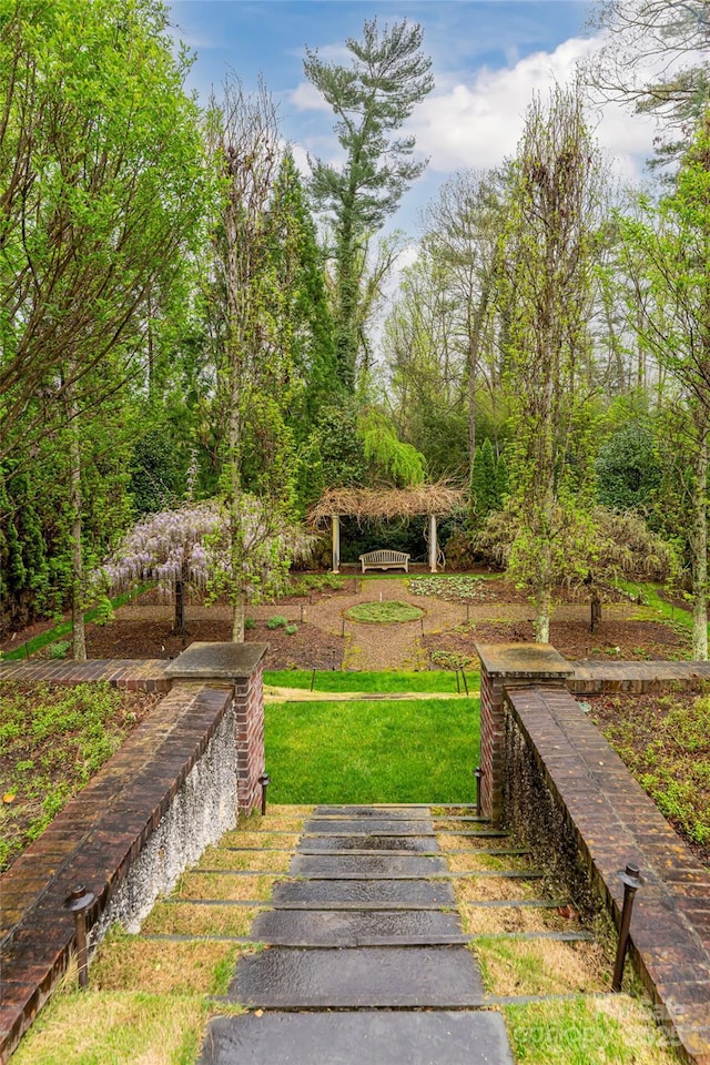 31 Busbee Rd, Asheville, NC 28803 - view of home's community with a yard
