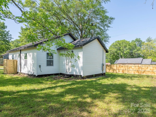108 Graham St, Chester, SC 29706 - back of property with a lawn and fence