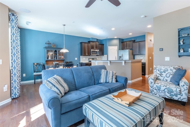 living area with baseboards, dark wood-style flooring, recessed lighting, and a ceiling fan