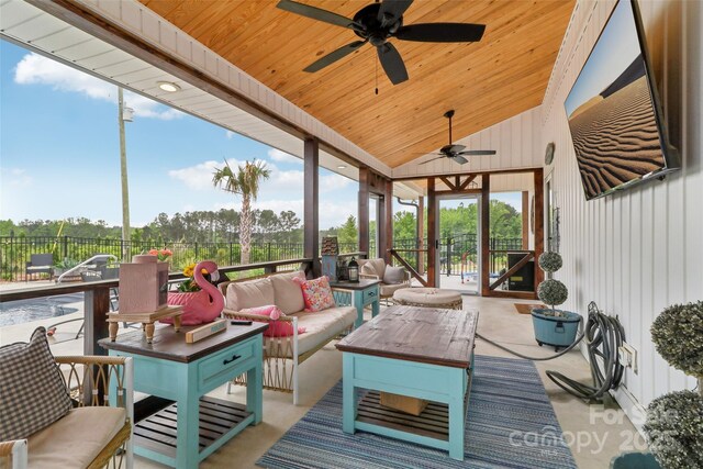 sunroom / solarium with outdoor lounge area and a ceiling fan
