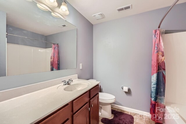 full bath with toilet, visible vents, tile patterned flooring, a shower with shower curtain, and vanity