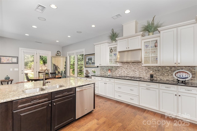 5706 Sardis Hall Ct, Charlotte, NC 28270 - kitchen featuring white cabinets, stainless steel appliances, visible vents, and a sink