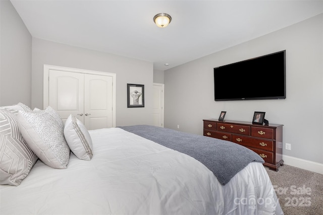 5706 Sardis Hall Ct, Charlotte, NC 28270 - bedroom with baseboards, carpet, and a closet