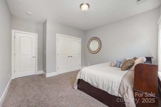 5706 Sardis Hall Ct, Charlotte, NC 28270 - carpeted bedroom featuring baseboards, visible vents, and a closet