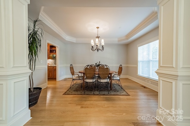 4599 Rustling Woods Dr, Denver, NC 28037 - dining room featuring a chandelier, light wood finished floors, ornamental molding, and baseboards