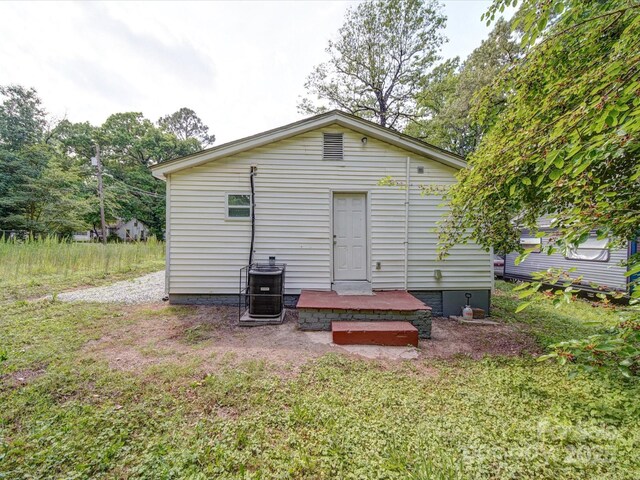 2300 Kennesaw Dr, Charlotte, NC 28216 - view of back of property