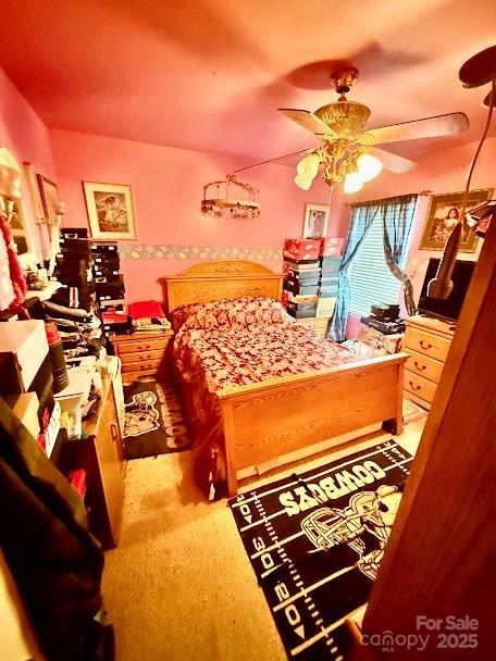 bedroom with carpet flooring