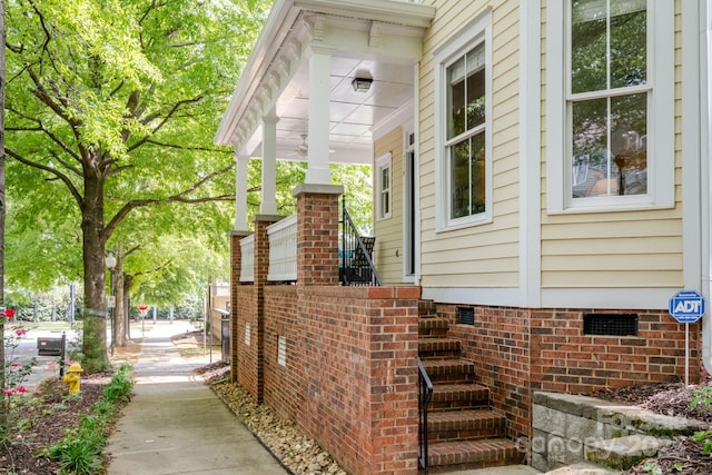 734 E 10th St, Charlotte, NC 28202 - view of side of home featuring covered porch and crawl space