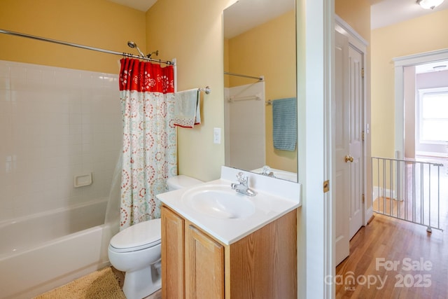 734 E 10th St, Charlotte, NC 28202 - bathroom featuring shower / tub combo, vanity, toilet, and wood finished floors