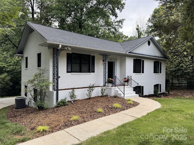 6614 Old Providence Rd, Charlotte, NC 28226 - ranch-style house featuring brick siding, a front yard, and a shingled roof