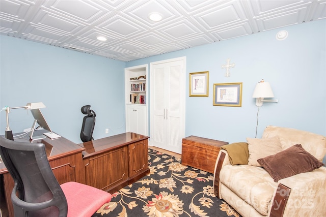 home office with an ornate ceiling and recessed lighting