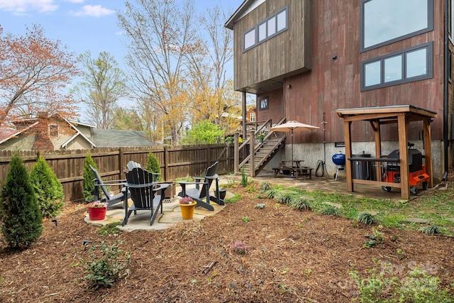 view of yard featuring a fenced backyard, an outdoor fire pit, and a patio
