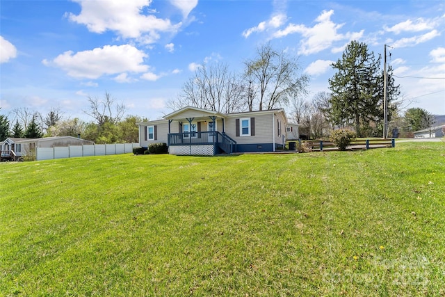 view of front of house featuring fence, a front lawn, and crawl space