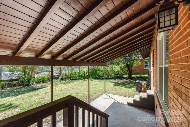 900 E Woodlawn Rd, Charlotte, NC 28209 - fenced backyard with a patio area