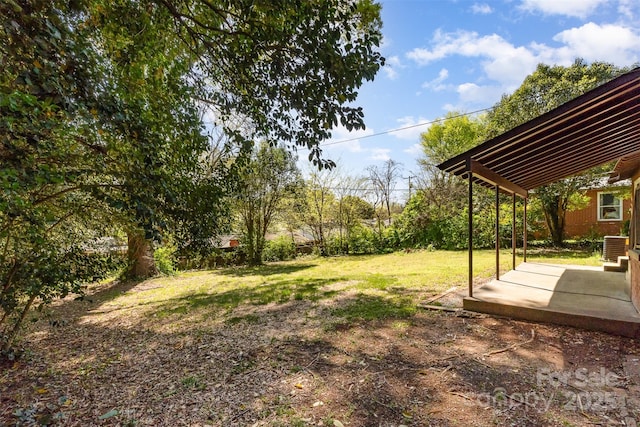 900 E Woodlawn Rd, Charlotte, NC 28209 - fenced backyard with a patio
