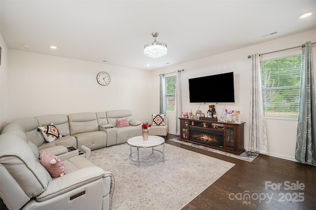 living room with visible vents, baseboards, dark wood-style floors, and recessed lighting
