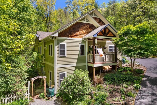 27 Hunting Lodge Dr, Black Mountain, NC 28711 - view of front of property with roof with shingles