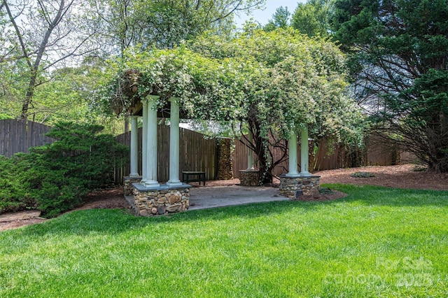418 3rd St NE, Hickory, NC 28601 - view of yard featuring fence