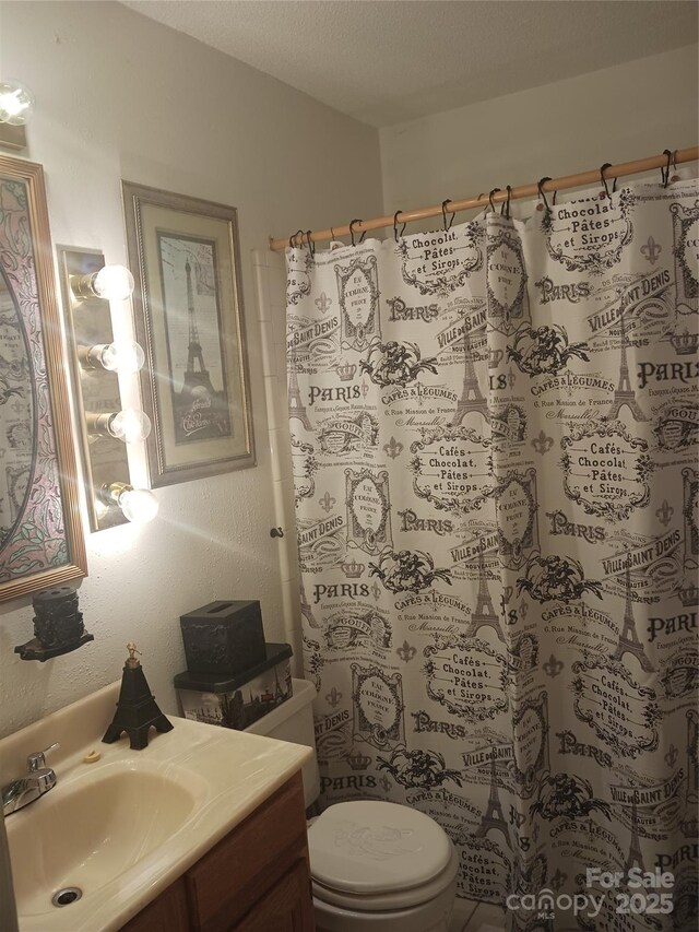160 17th Street Pl NW Unit 3E, Hickory, NC 28601 - full bath featuring vanity, a shower with shower curtain, and toilet