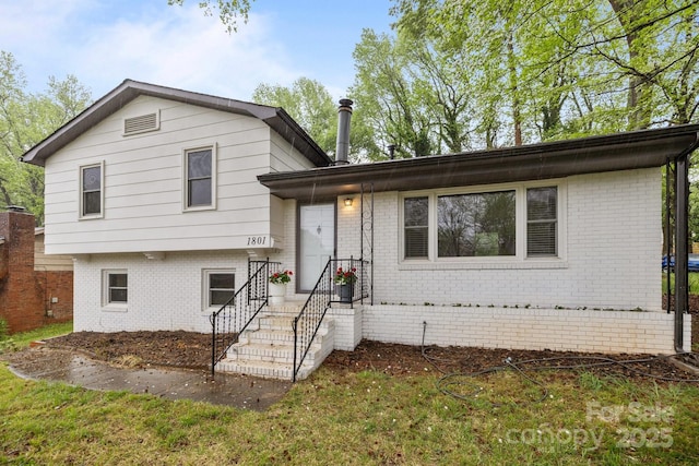 1801 Weststone Dr, Charlotte, NC 28208 - split level home with brick siding and a front yard