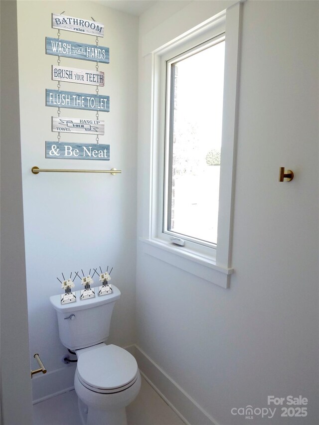 bathroom featuring toilet and baseboards