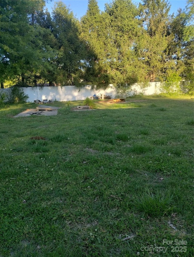 view of yard featuring fence
