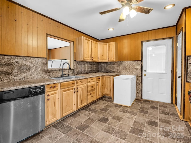 kitchen with stainless steel dishwasher, a sink, fridge, decorative backsplash, and a ceiling fan