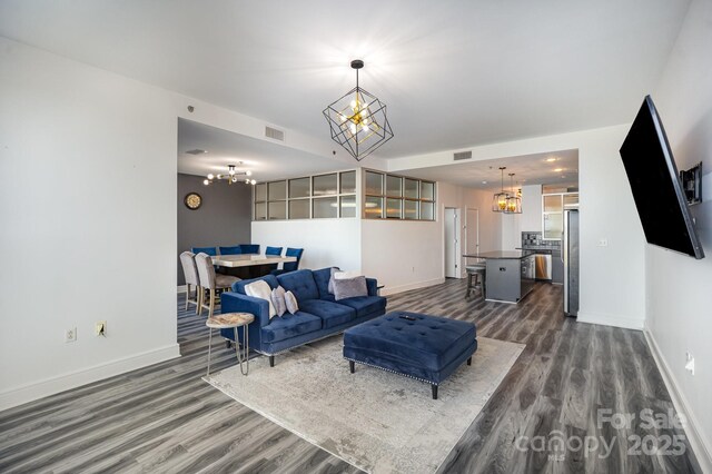 333 W Trade St Unit 1802, Charlotte, NC 28202 - living room featuring dark wood-style floors, visible vents, and an inviting chandelier