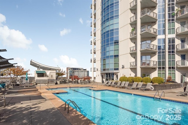 333 W Trade St Unit 1802, Charlotte, NC 28202 - community pool with a patio