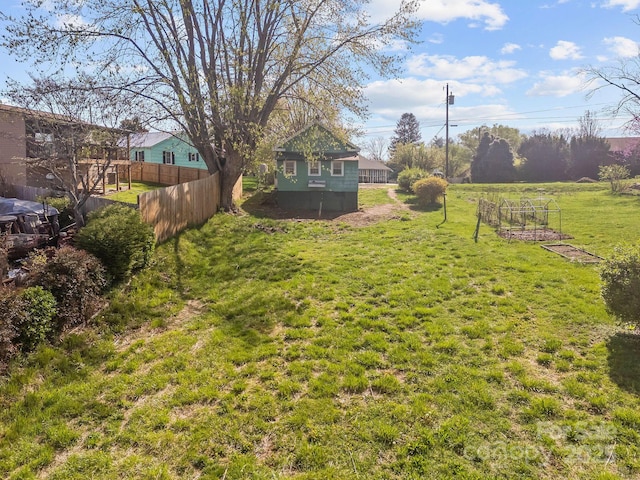 view of yard featuring fence