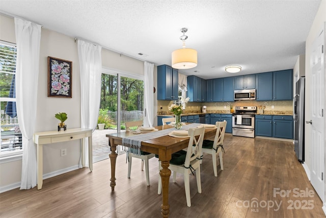 512 Red Oak Ct, Tega Cay, SC 29708 - dining area with dark wood-style floors, baseboards, and a textured ceiling