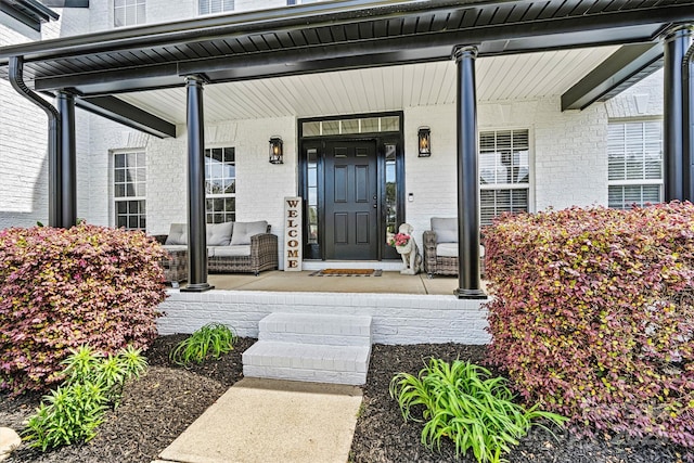 property entrance featuring a porch