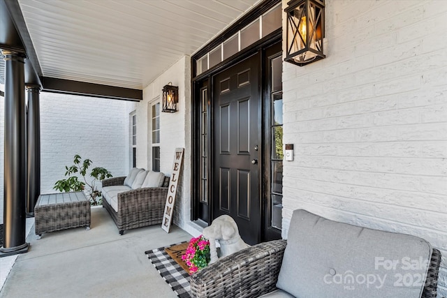 property entrance with covered porch