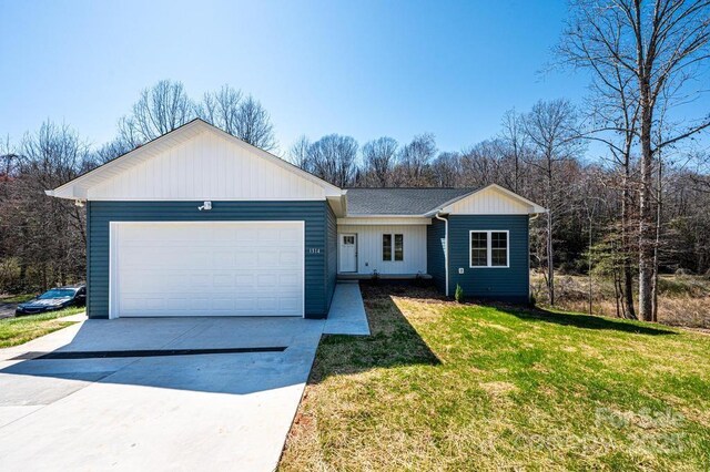 1314 39th Street Cir SW, Hickory, NC 28602 - ranch-style house with a front lawn, a garage, and concrete driveway