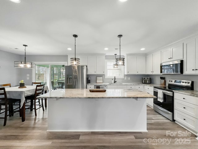 3018 Corinth Church Rd, Monroe, NC 28112 - kitchen featuring stainless steel appliances, a sink, a center island, plenty of natural light, and recessed lighting