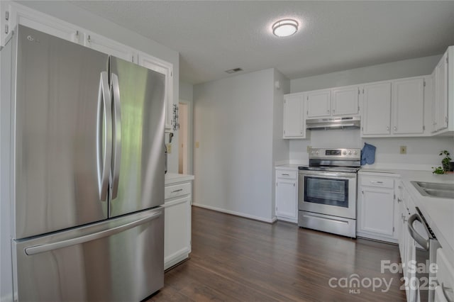 kitchen featuring visible vents, stainless steel appliances, dark wood finished floors, under cabinet range hood, and white cabinetry