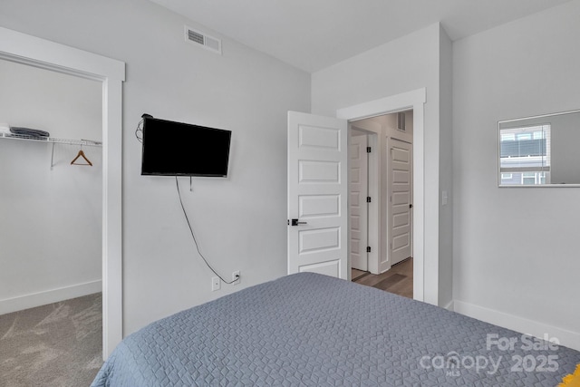 648 W End Dr, Charlotte, NC 28208 - carpeted bedroom featuring baseboards and a closet