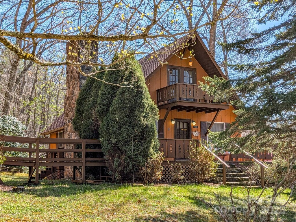 130 Turkey Trot Ln Unit 3 & 4, Burnsville, NC 28714 - back of house with a yard