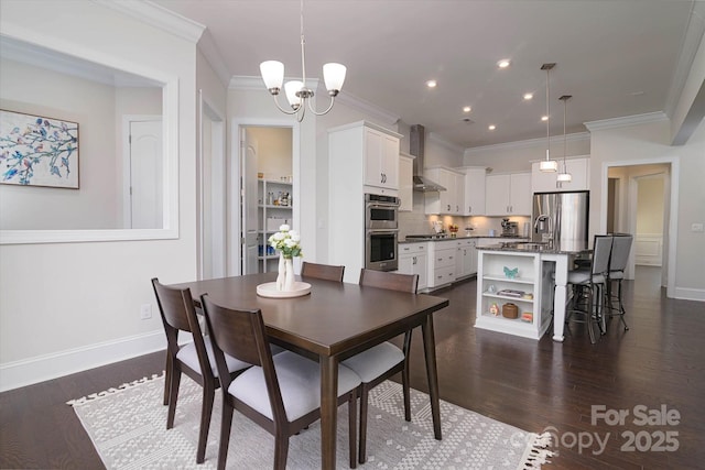 8313 Balcony Bridge Rd, Huntersville, NC 28078 - dining space featuring ornamental molding, a chandelier, dark wood-style floors, baseboards, and recessed lighting