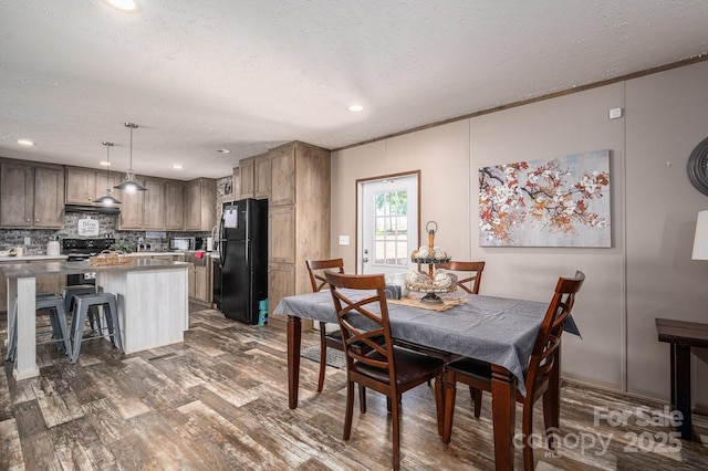 980 Lakeland Ave, Lincolnton, NC 28092 - dining room featuring dark wood-style flooring, a textured ceiling, and recessed lighting
