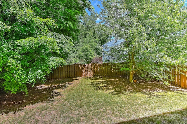15035 Ockeechobee Ct, Mint Hill, NC 28227 - view of yard with fence private yard