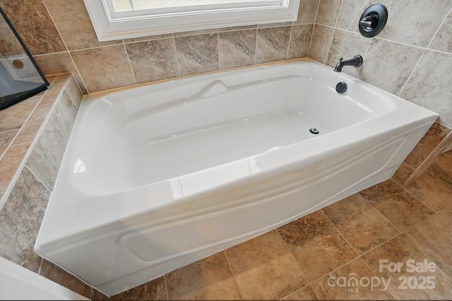 full bathroom featuring a tub