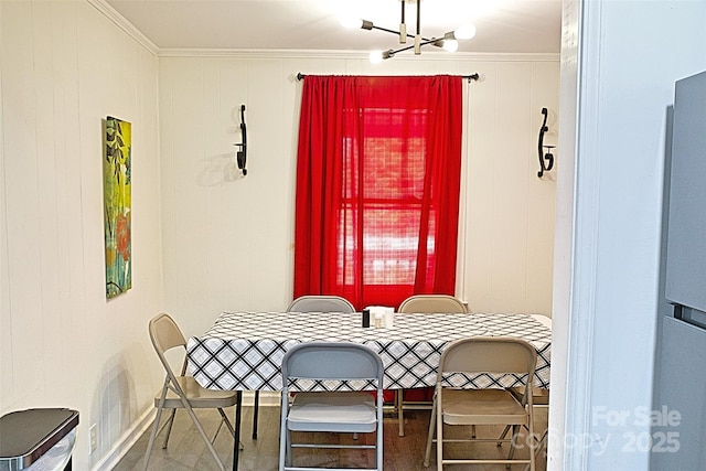 dining area with a notable chandelier and ornamental molding