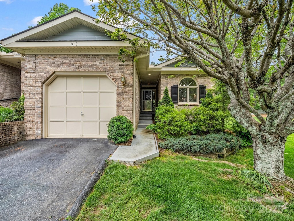 919 Kanuga Rd, Hendersonville, NC 28739 - photo 1