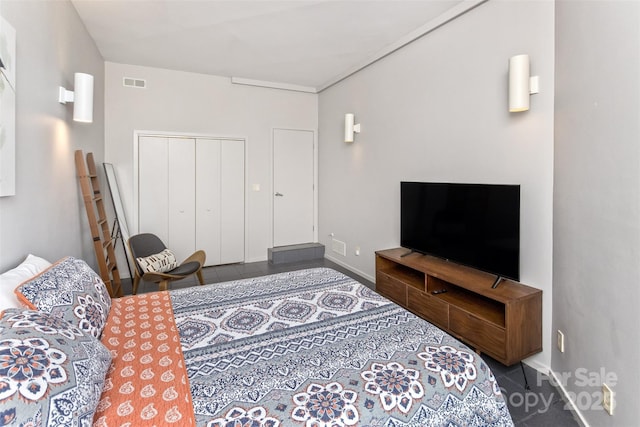 212 Chestnut Forest Rd, Fairview, NC 28730 - tiled living room featuring baseboards