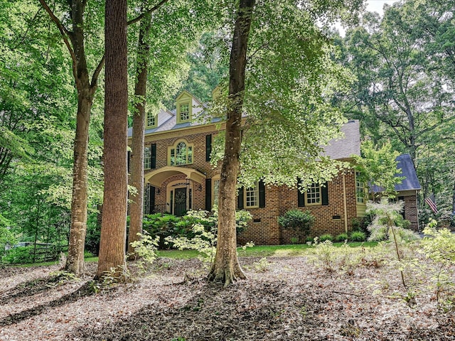 2313 Beechwood Dr, Waxhaw, NC 28173 - colonial house with brick siding and roof with shingles