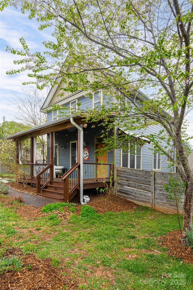 view of front of home featuring a front yard and covered porch