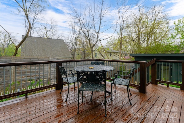 deck with outdoor dining space