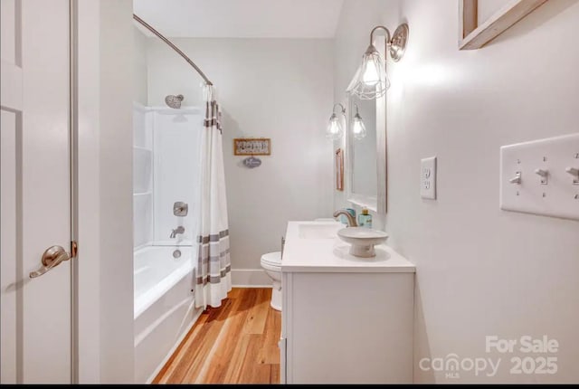 full bathroom featuring vanity, toilet, shower / bath combo, wood finished floors, and baseboards